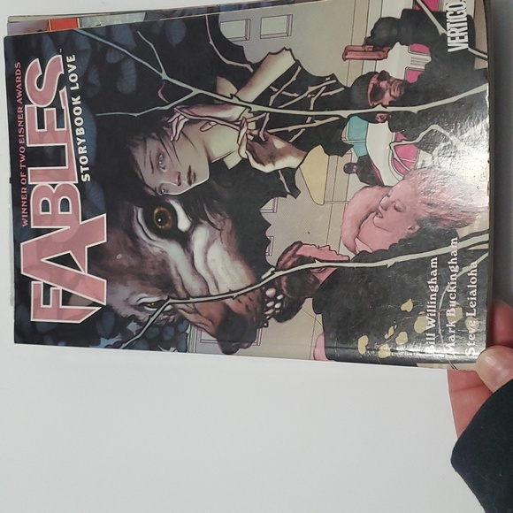 Fables Volumes 1 - 5 - Picture 8 of 15
